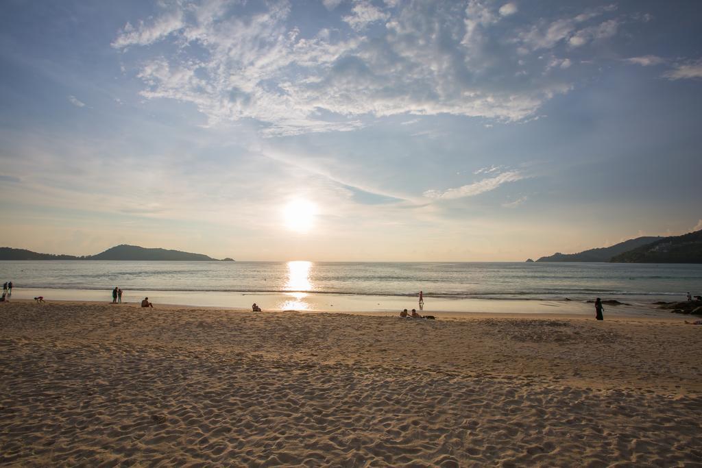 Отель Magnific Patong Экстерьер фото